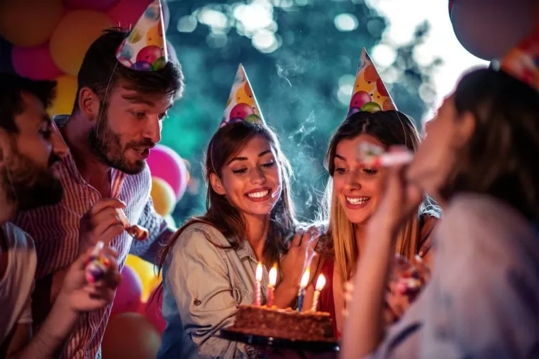Privatiser un restaurant pour un anniversaire de 20 personnes proche de la gare de Toulon, Toulon, Ô 2 AMIS
